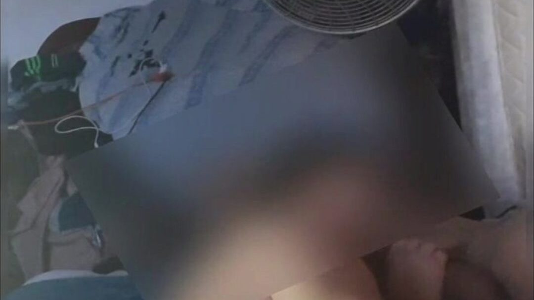 MI PRIMA SE PUSO CACHONDA CUANDO MIS TIOS FUERON AL SUPER