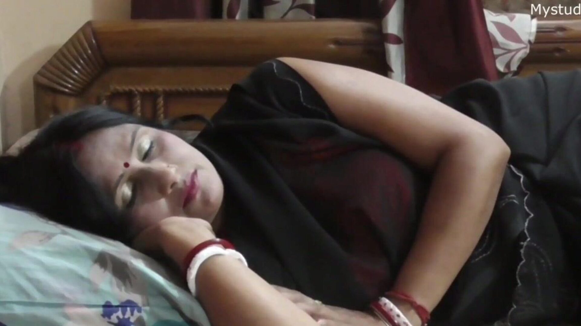 Desi Bhabi unwanted fuck-a-thon with vegetable sales fellow Indian intercourse with clear Hindi audio