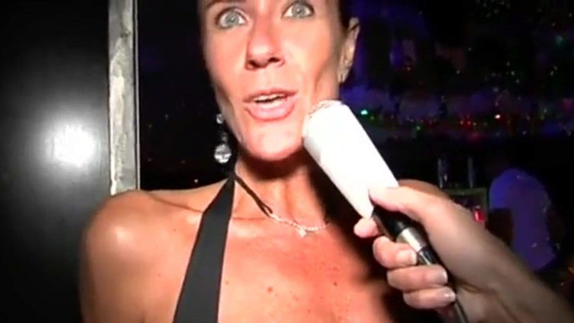 Exhibitionist couple in a bar