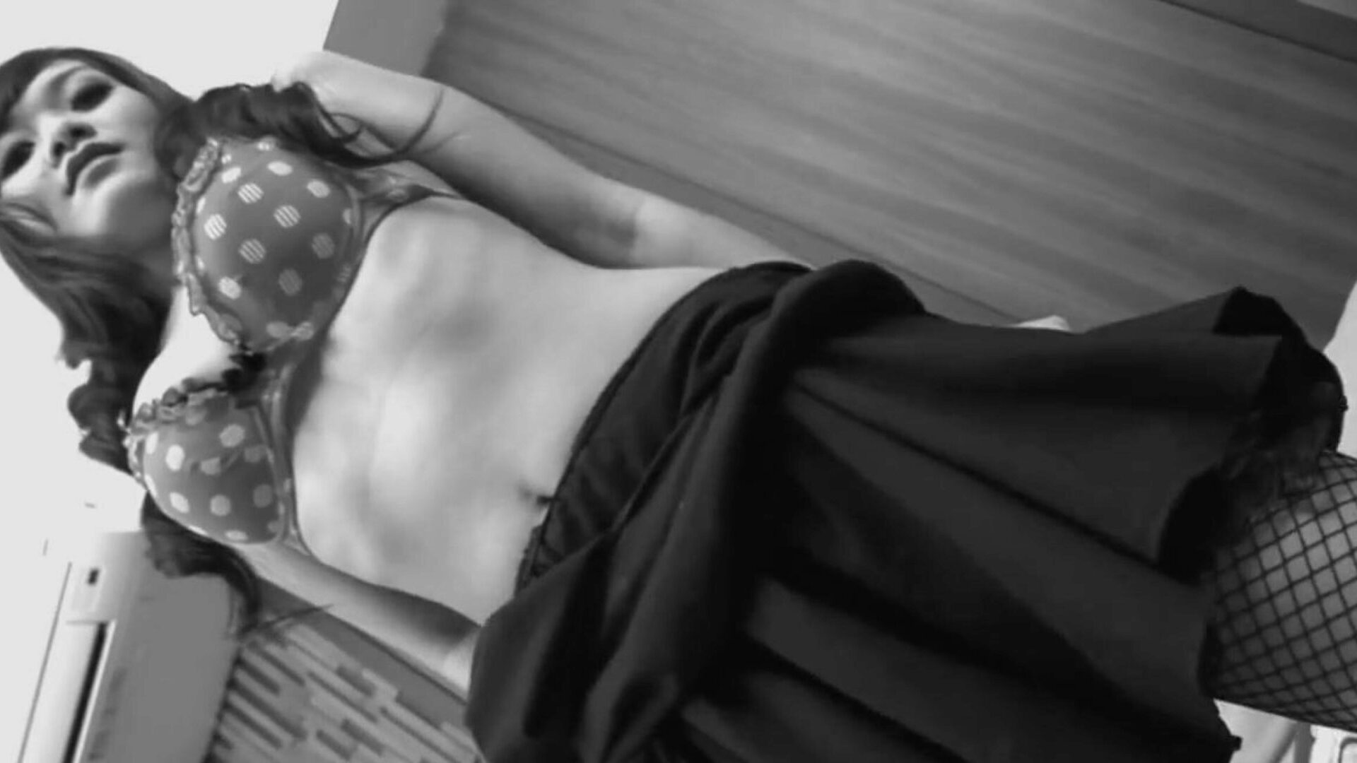 Hot Japanese hotty engulfing ramrod and having a shower