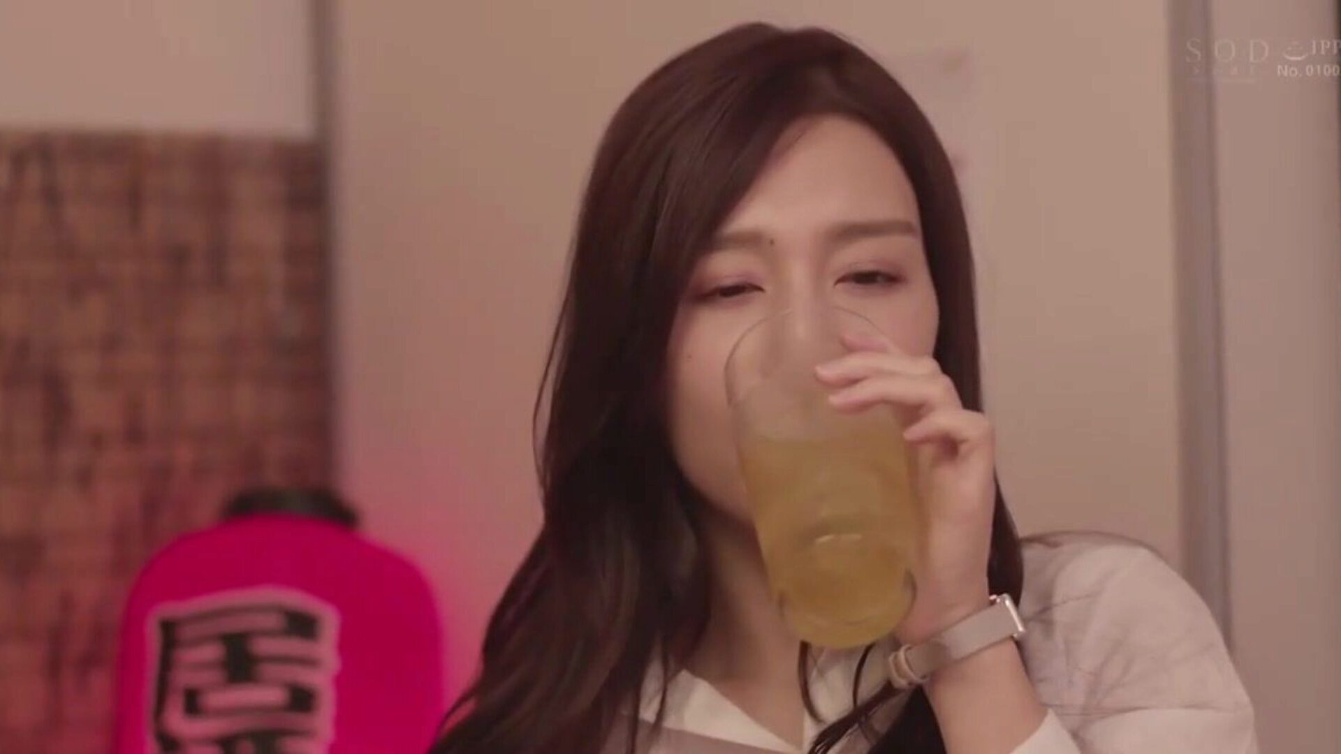 童颜巨乳的女上司出差张开双腿露出内裤说着淫语勾引我 经不住诱惑的我撕破肉丝袜把上司按在墙上中出 被内射后性欲大爆发给我口交 三天连续中出十次