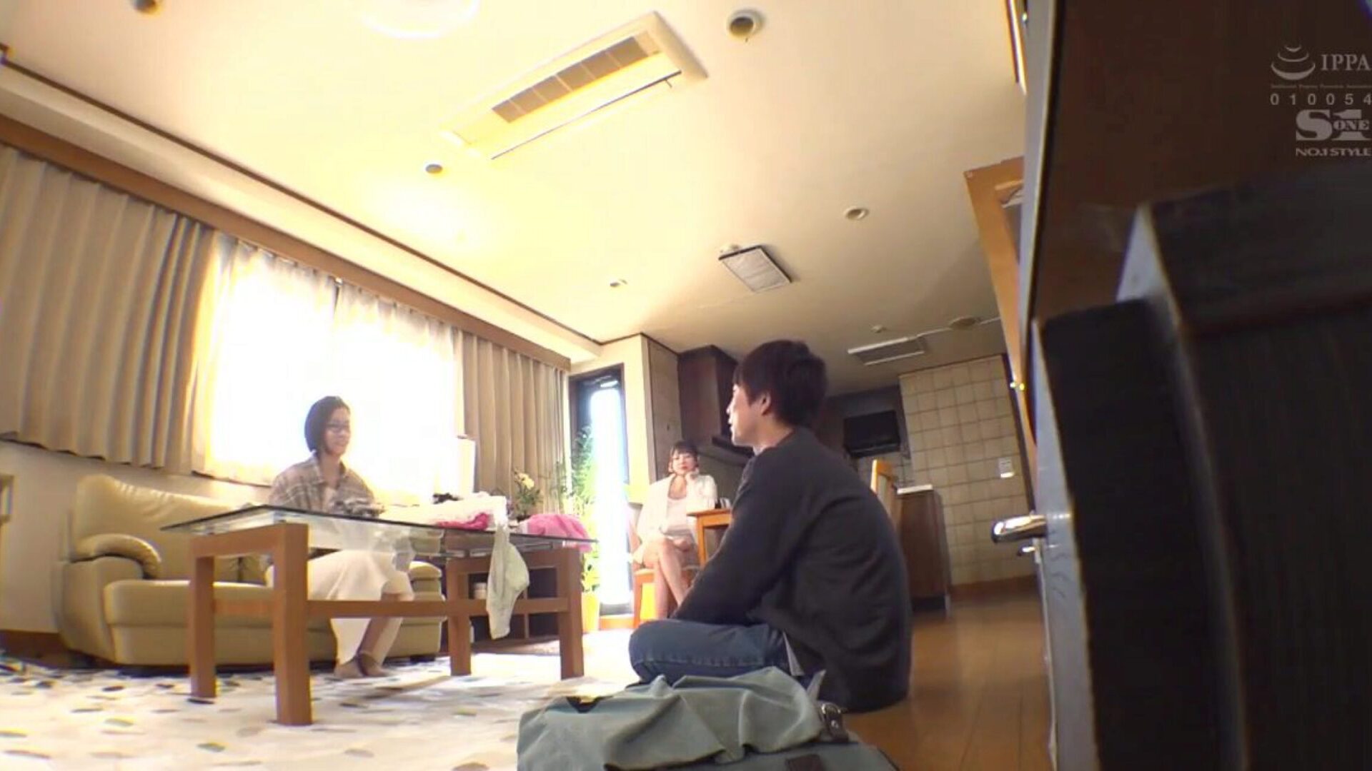 和j罩杯的女友闺蜜疯狂做爱